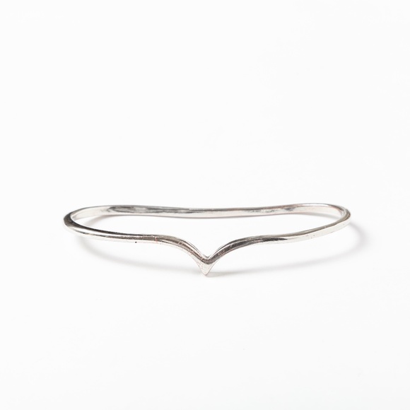 Silver Hand Wrap V Bracelet - Picture 11 of 12